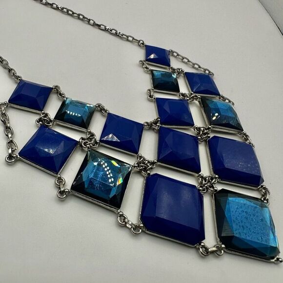 Blue square statement necklace - Picture 3 of 10